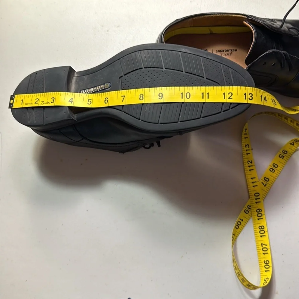 Florsheim Black Oxford Shoes with Cap Toe and Lace-Up Design
